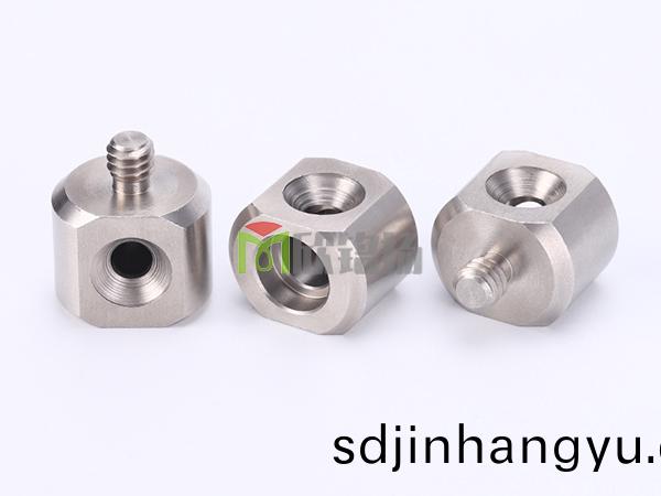 数控车床加工铁件